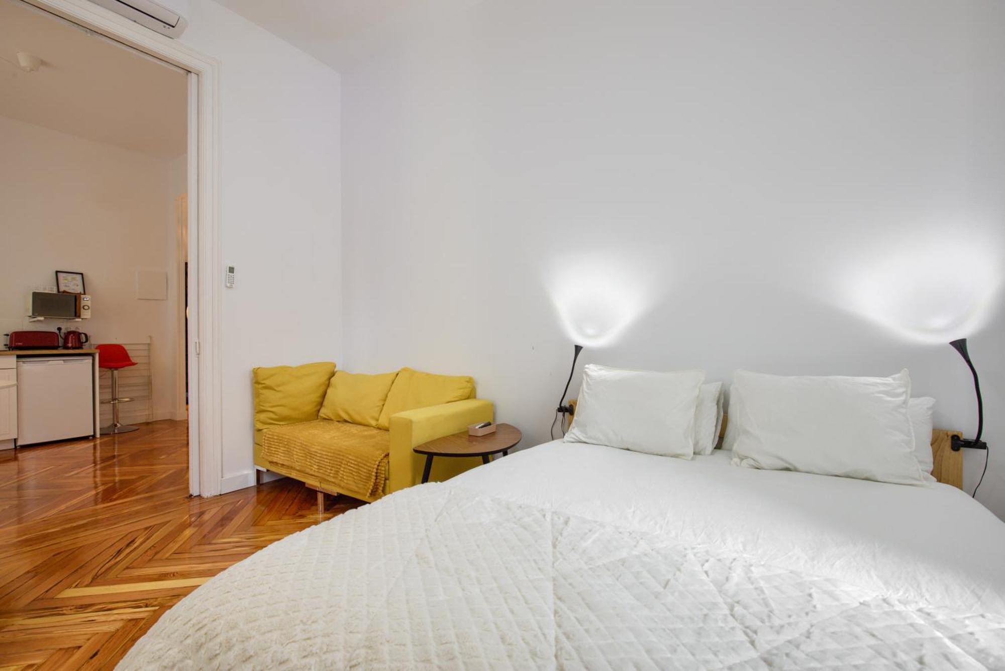 Mezzanine Orange Apartment Madrid Room photo
